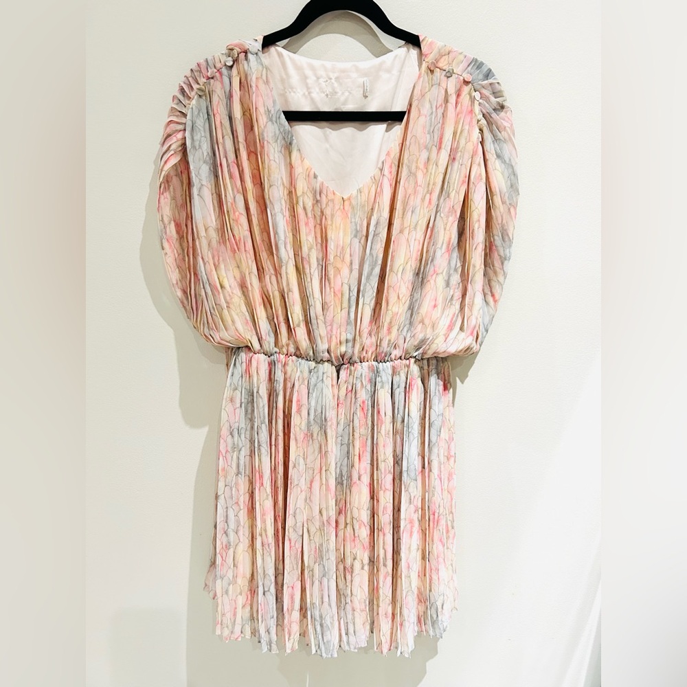 Pastel Pleated Short Dress with V-Neck- Size 8- label tag was removed - Picture 3 of 12